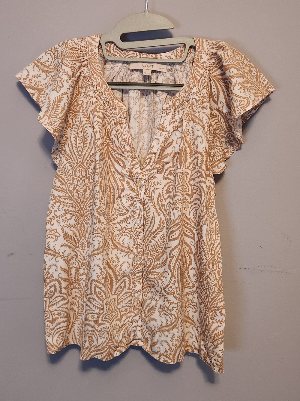 LOFT Cream & Tan Paisley V-Neck Flutter Sleeve Blouse